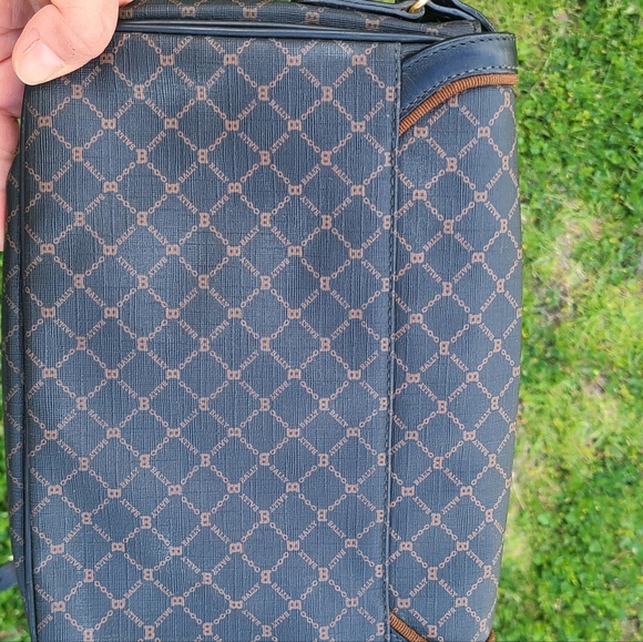 GUC Bally Crossbody - Picture 3 of 12